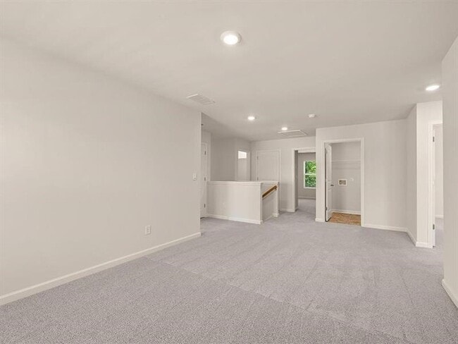 Building Photo - 167 Fernbrook Trl