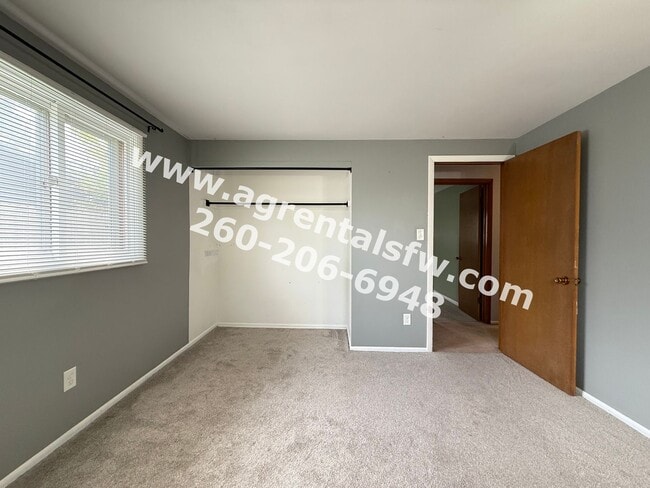 Building Photo - 3 Bedroom House