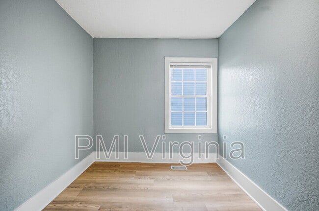 Building Photo - 409 Nevada St