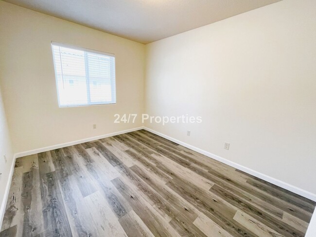 Building Photo - 3 BD | 2.5BA + HUGE Bonus Room & Office! *...