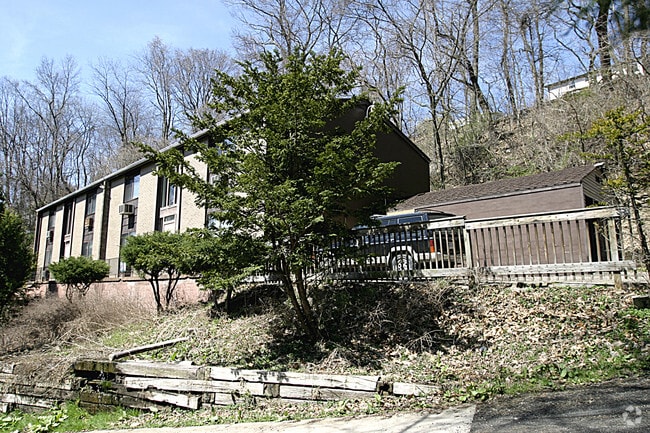 Primary Photo - 264 Spring Run Rd