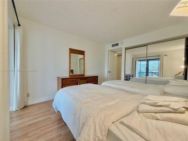 Building Photo - 2324 S Cypress Bend Dr