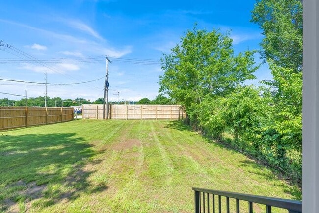 Building Photo - Charming 2 Bed / 1 Bath Home – Convenient ...