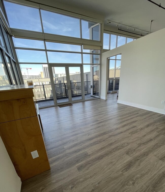 Building Photo - 199 S 5th St