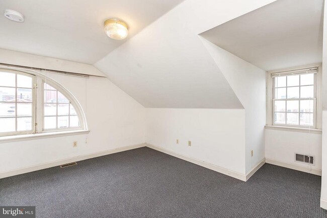 Building Photo - 1 W Henrietta St