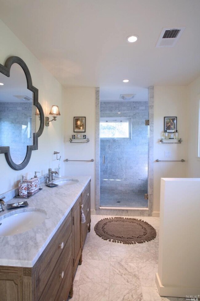 Building Photo - 419 Dry Creek Rd