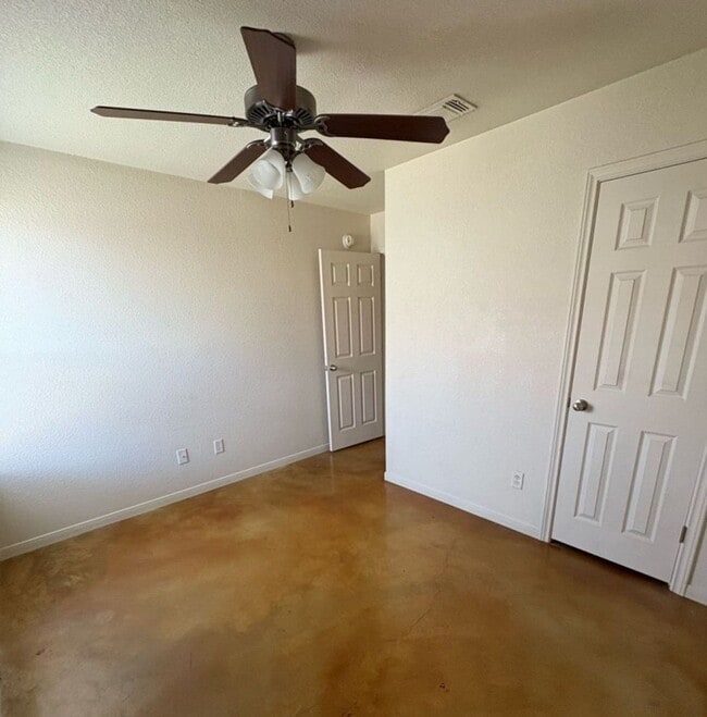 Building Photo - 1402 Powder River Dr