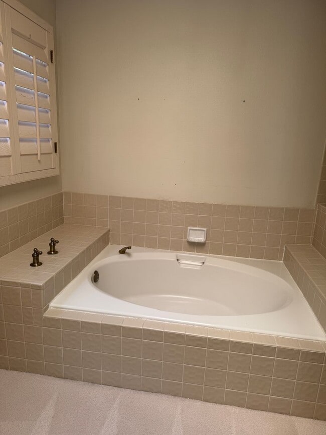 Building Photo - 742 Liquidamber Pl