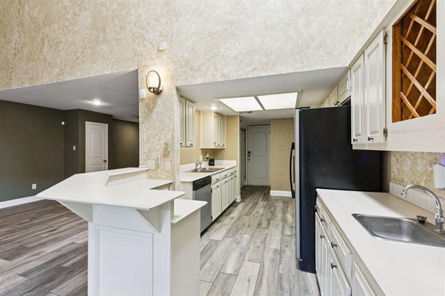Building Photo - 7450 Holly Hill Dr