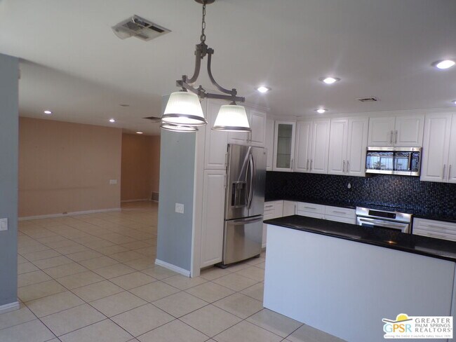 Building Photo - 2559 Whitewater Club Dr