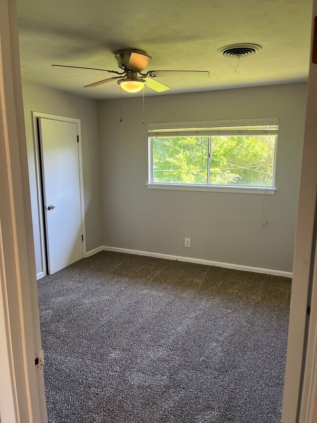 Building Photo - 4822 Greenfield Dr
