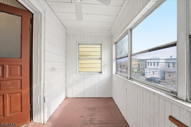 Building Photo - 102 Highland Ave