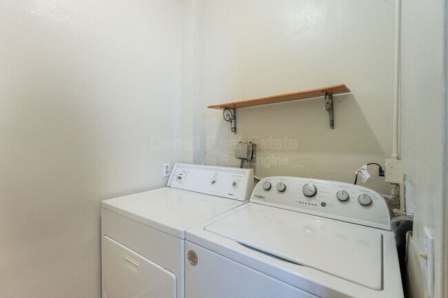 Building Photo - 241 S Cherry Ave