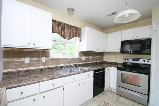 Building Photo - 105 Oakline Dr