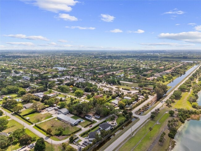 Building Photo - 14171 SW 37th Ct