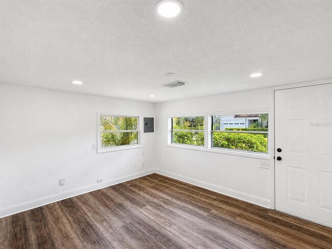 Building Photo - 2310 S Shine Ave