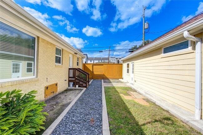 Building Photo - 2401 Eagle St