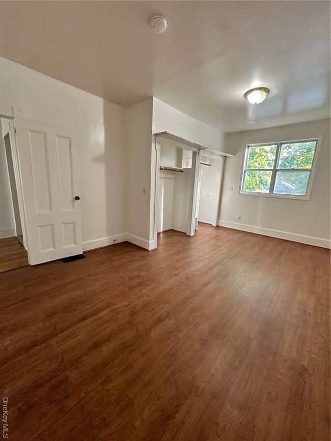 Building Photo - 118 W Main St