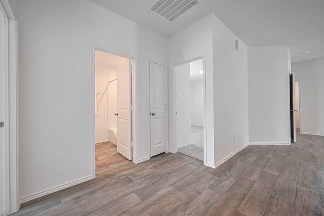 Building Photo - 4207 Zeke Ests Ln