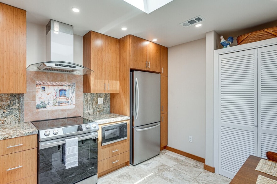 Building Photo - 2822 Van Buren St