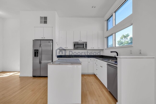 Primary Photo - 6 South Ct