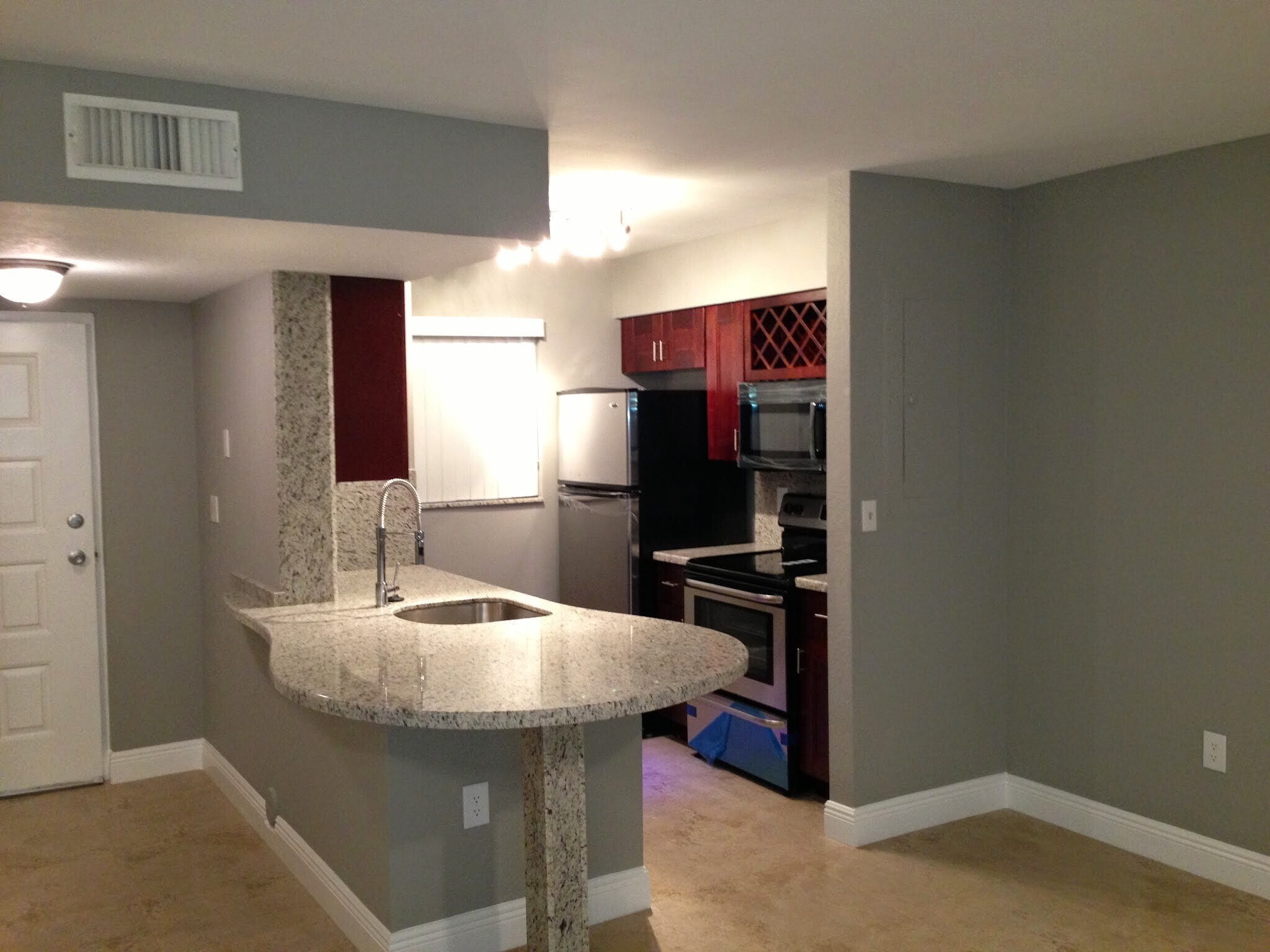 Building Photo - 2850 N Oakland Forest Dr