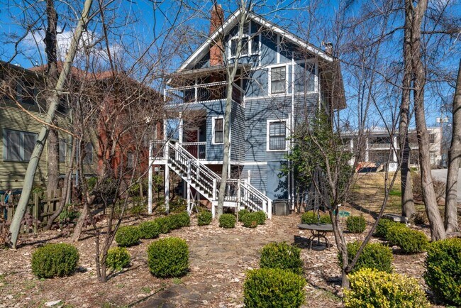 Building Photo - Beautiful 3BR in Birmingham’s Historic Highlands – Don't Miss Out!