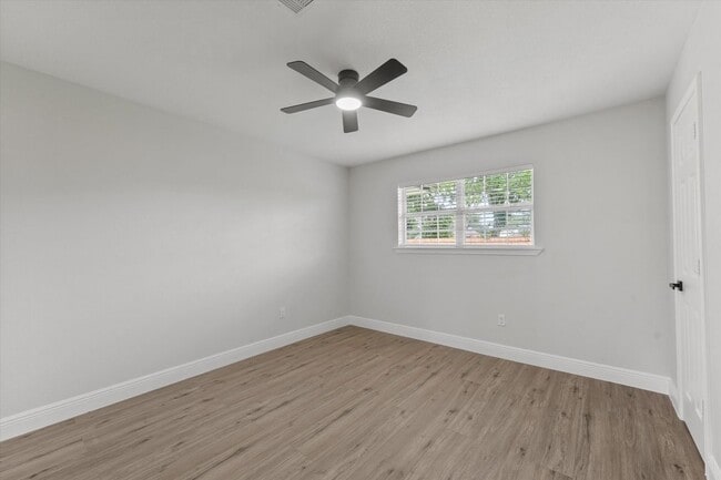 Building Photo - 15439 Indian Woods Dr