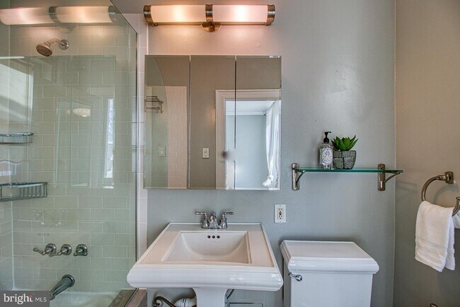 Building Photo - 2456 20th St NW