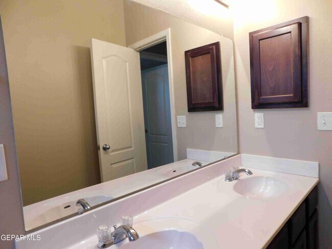 Building Photo - 14628 Rockbridge