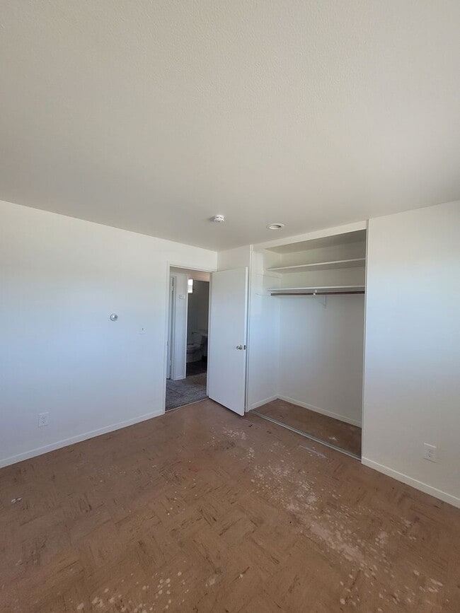 Building Photo - Free January Rent