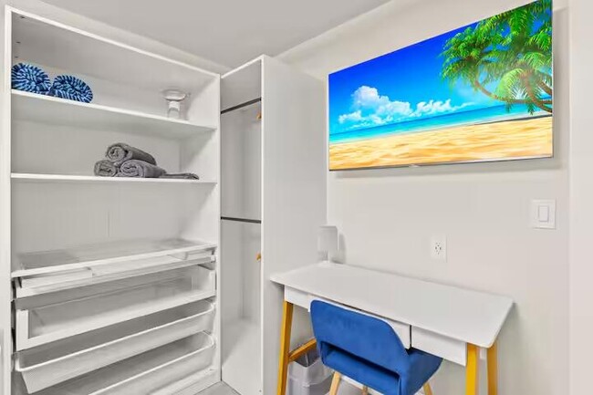 Building Photo - 322 NW 4th Ave