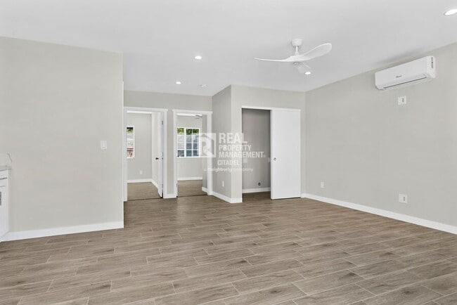 Building Photo - 940 E Anahurst Pl