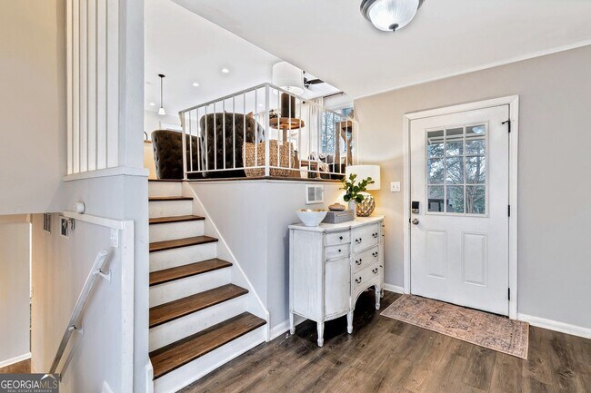 Building Photo - 2480 Powers Ferry Dr SE