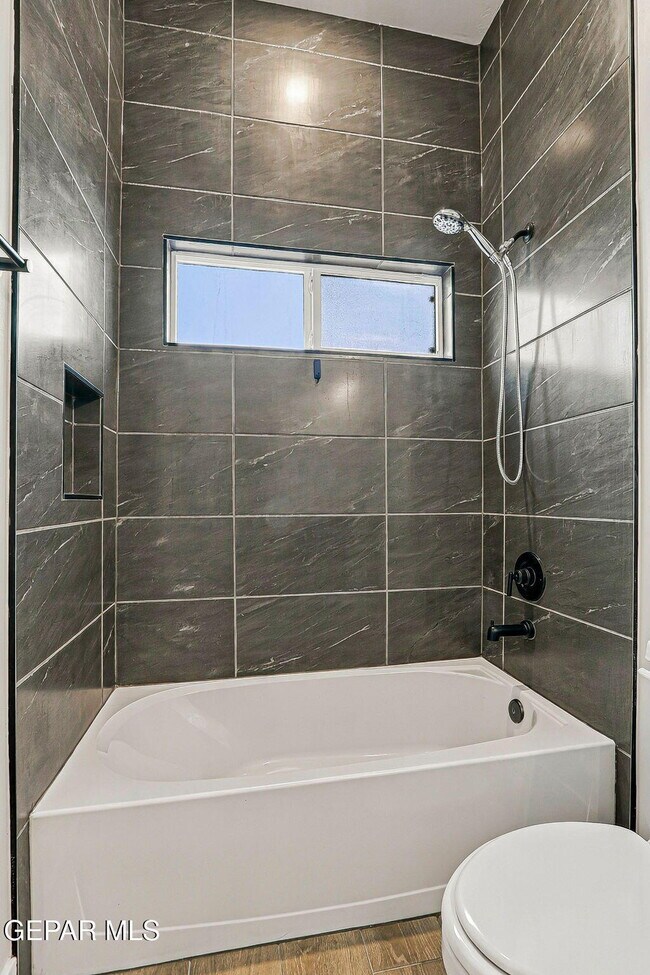 Building Photo - 1807 Ritzy Lou Pl