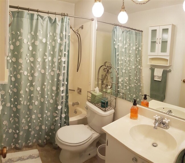 Building Photo - 922 McKinley Ave