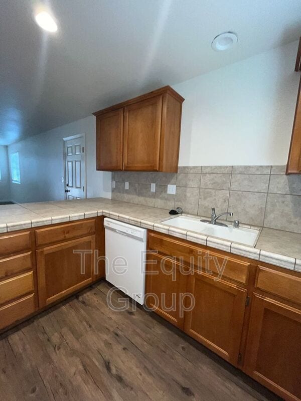 Building Photo - 2232 W Lark Ave