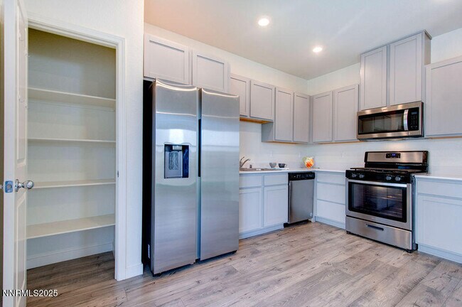 Building Photo - 604 Selene Moon St