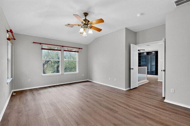 Building Photo - 319 Bandstand Ln