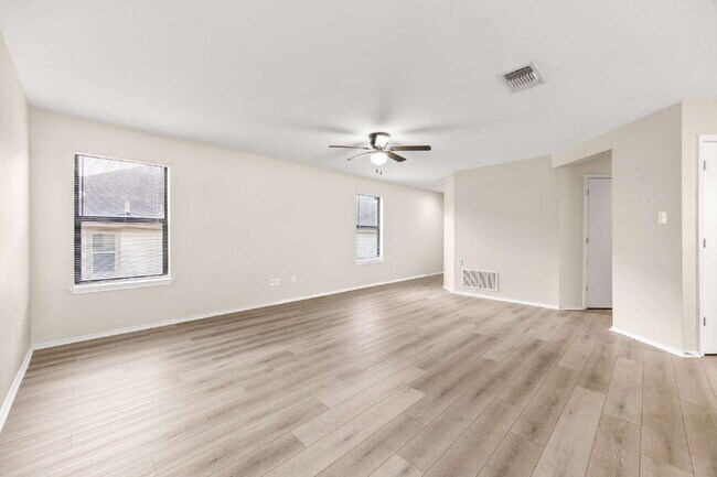 Building Photo - "Charming 3-Bedroom Oasis with 2 Full Baths – Your Perfect Retreat in Schertz!"