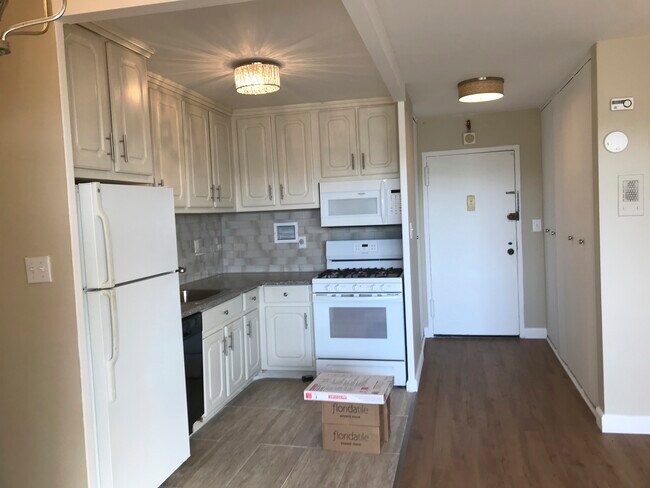 Building Photo - 270 Marin Blvd