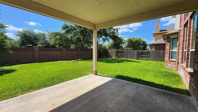 Building Photo - 2318 Nashmor Dr