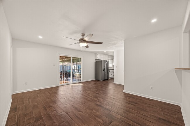 Building Photo - 8726 Glenloch Dr