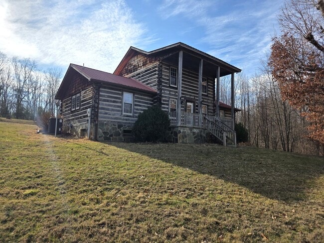 Building Photo - Cozy 3BR/2BA Cabin with Stunning Mountain Views