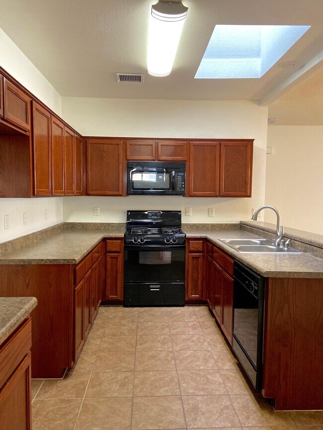 Building Photo - 1470 Senda Del Sol Ln