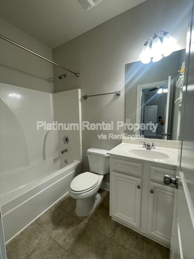 Building Photo - 5180 Mirror Lake Dr