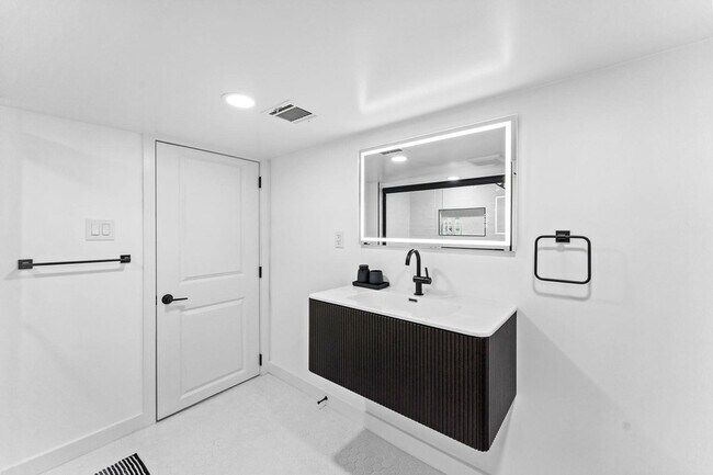 Building Photo - 76 Condict St