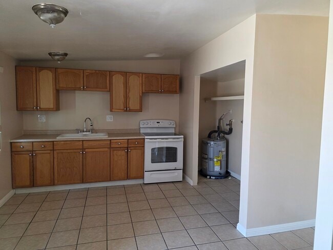 Building Photo - 6553 Desert Queen Ave