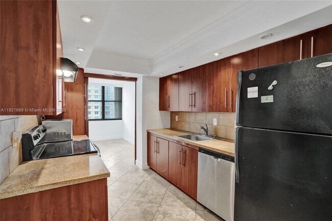 Building Photo - 2401 S Ocean Dr