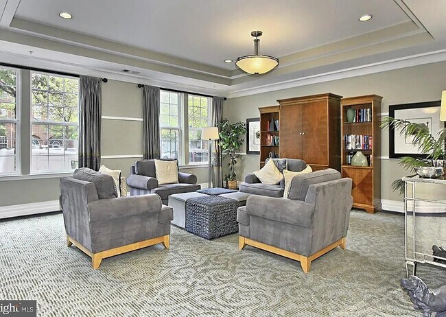 Building Photo - 4950 Brenman Park Dr